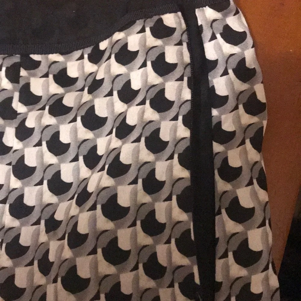Vintage White House Black Market Geometric Pattern Skirt Full Flare::NWT::